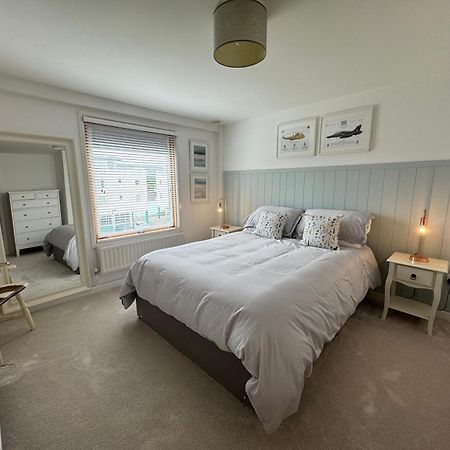 Marina Sea View Apt - Second Floor With Lift, Modern Holyhead Exterior foto