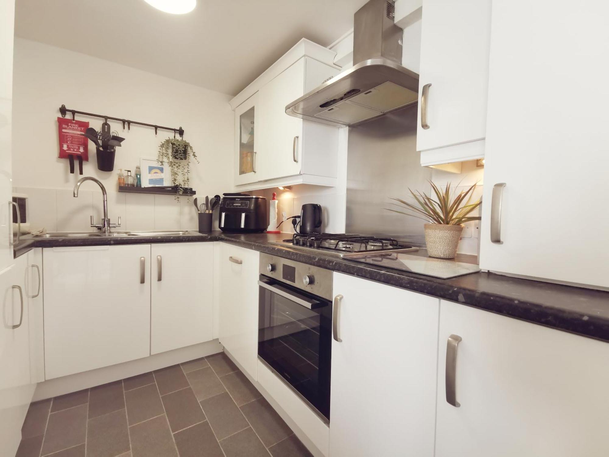 Marina Sea View Apt - Second Floor With Lift, Modern Holyhead Exterior foto